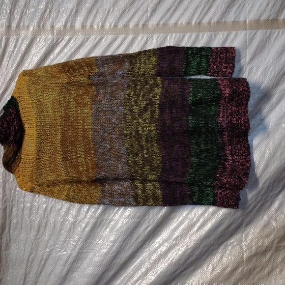 Sweet Sweater! - Picture 2 of 3